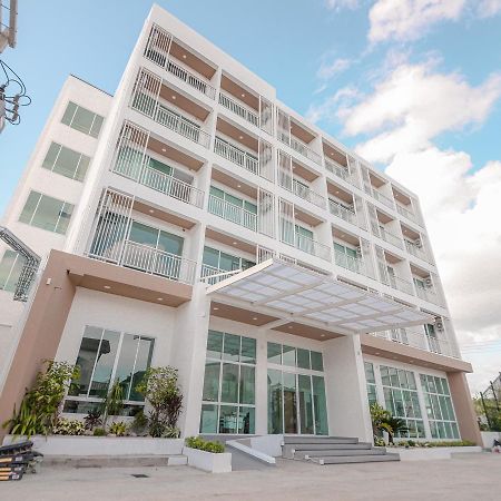 Hotel Agnes Бурирам Экстерьер фото