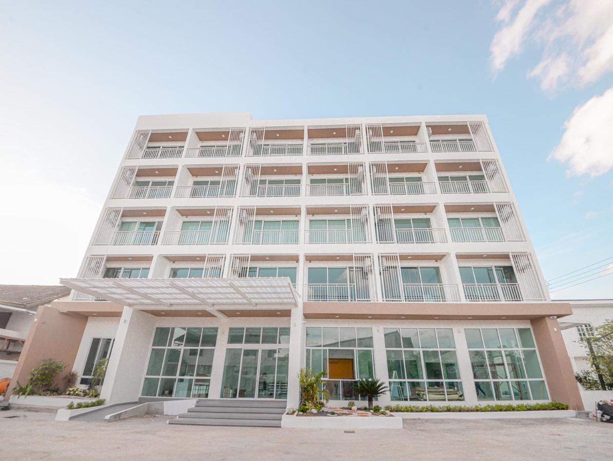 Hotel Agnes Бурирам Экстерьер фото