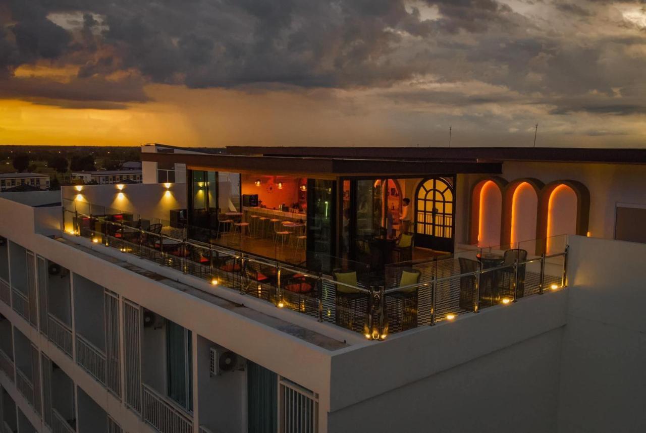 Hotel Agnes Бурирам Экстерьер фото