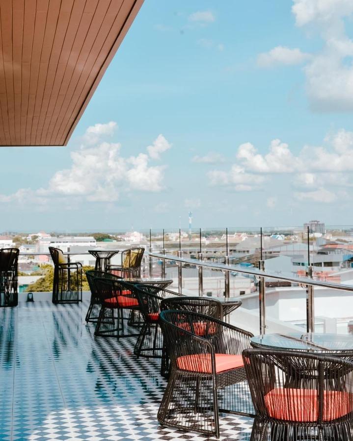 Hotel Agnes Бурирам Экстерьер фото