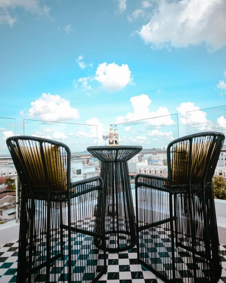 Hotel Agnes Бурирам Экстерьер фото